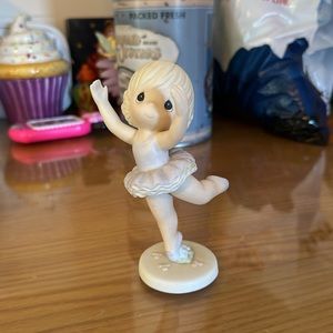 Previous Moments - You Deserve an Ovation figure